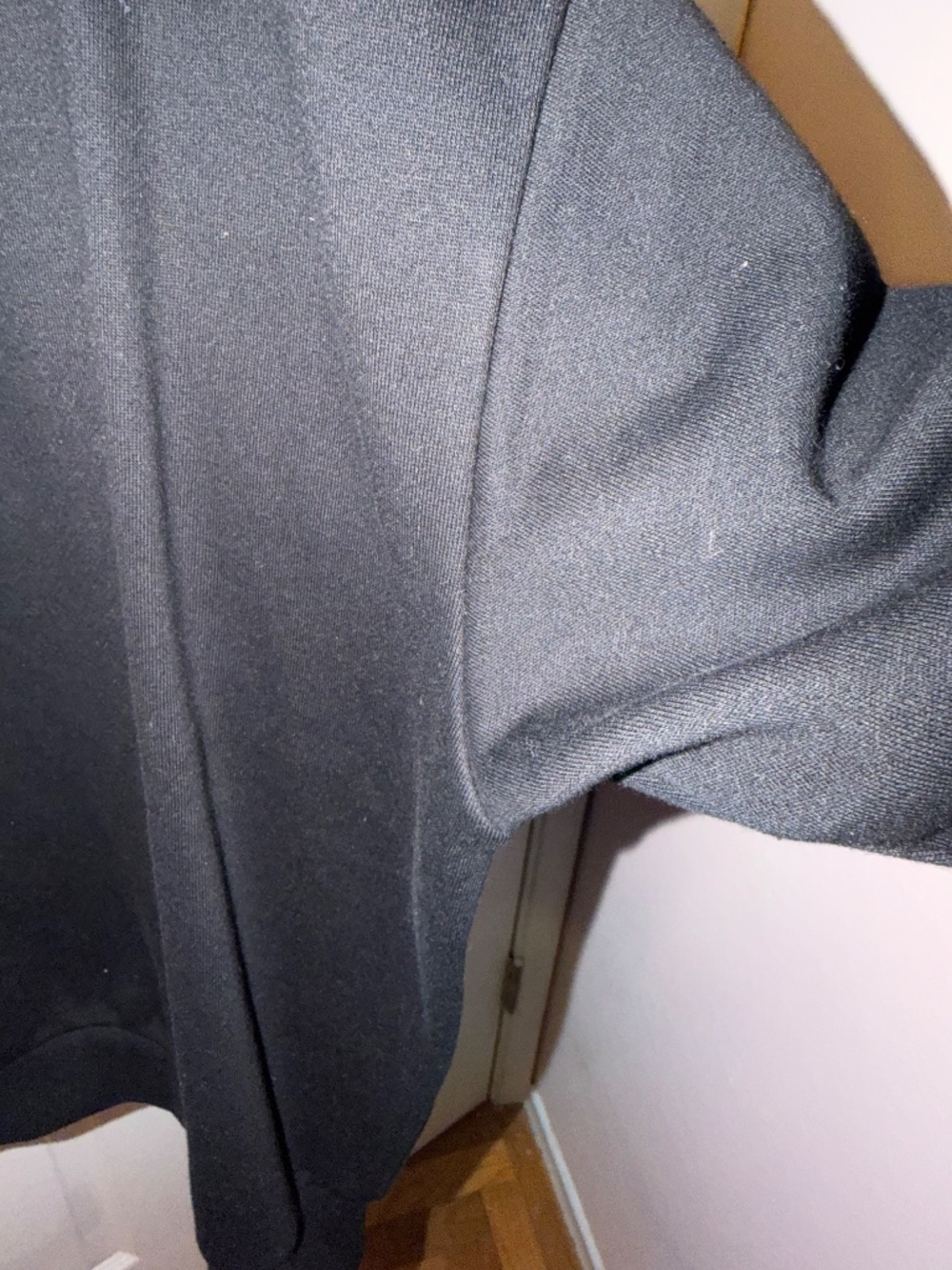 Alo Yoga Accolade Crew Neck Pullover Black NWOT - Picture 3 of 4